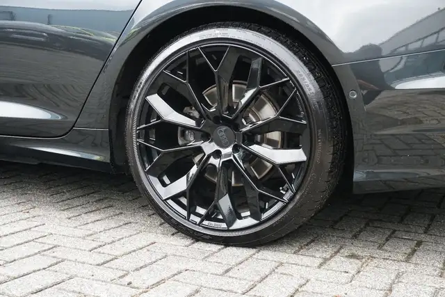 Audi A6 view 13