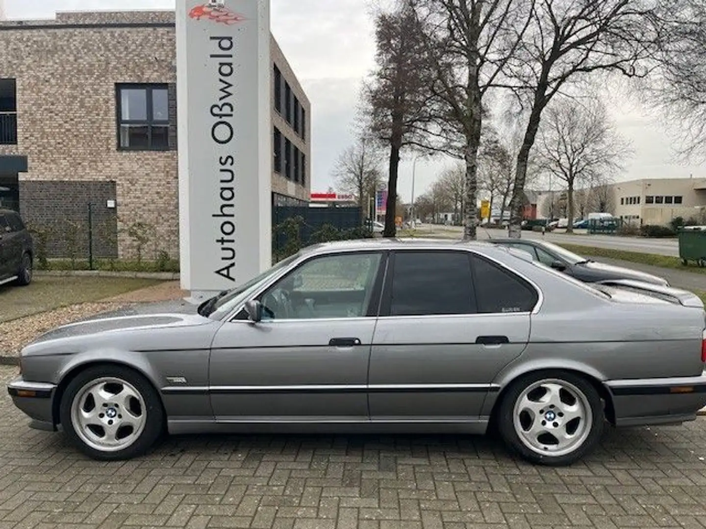 BMW 540 I M-Paket Leder Grijs - 1