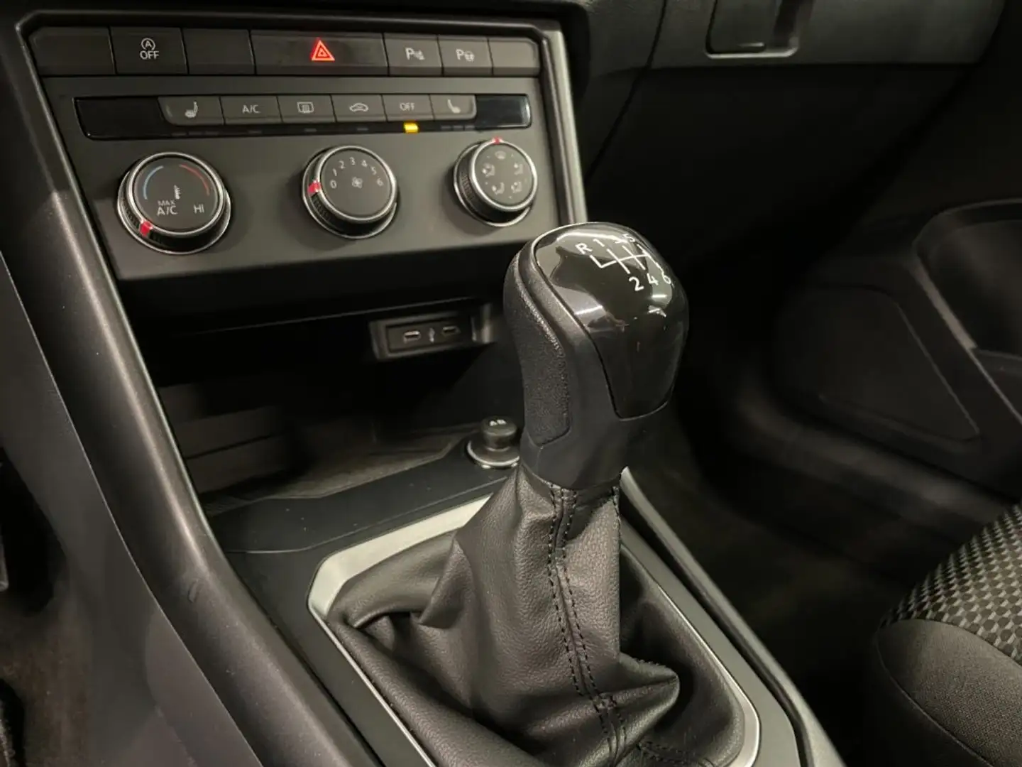 Volkswagen T-Roc 1.0 TSI 110 CV Life Grau - 2