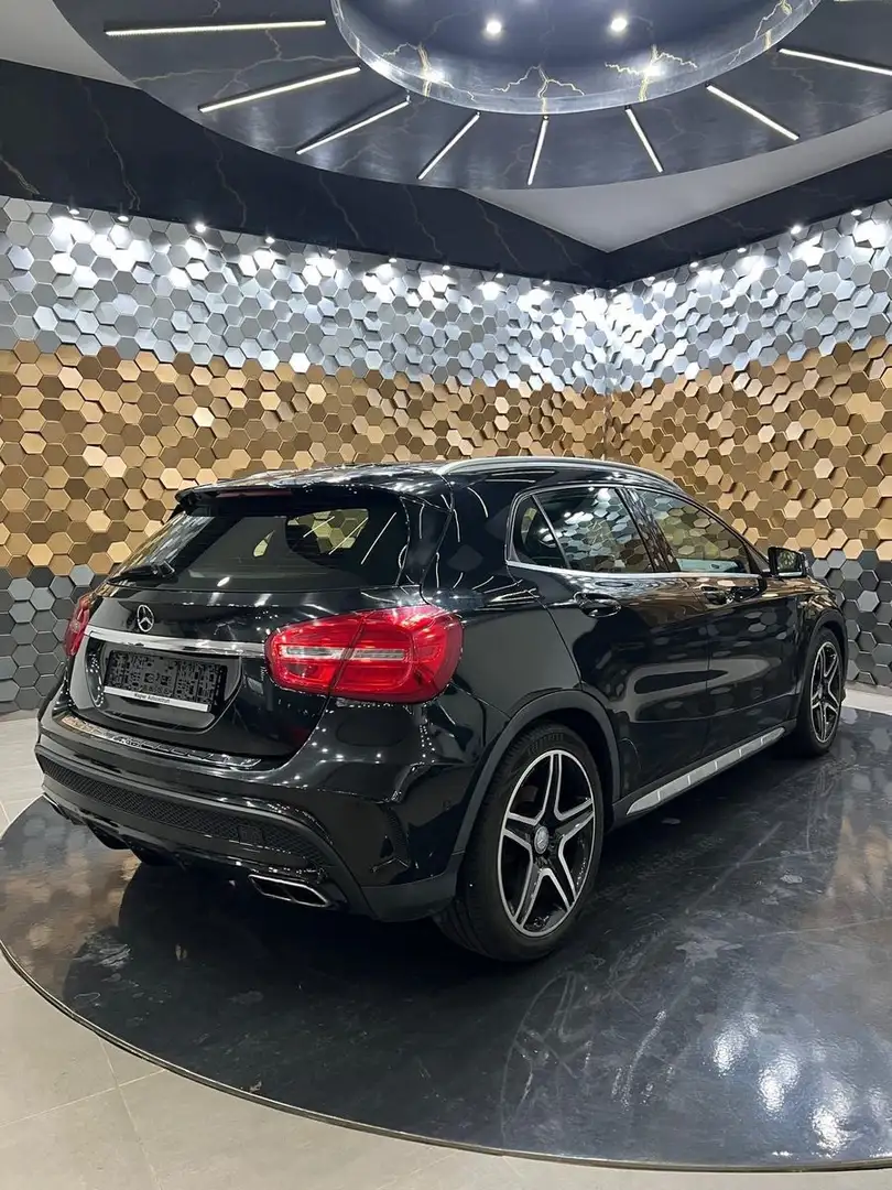 Mercedes-Benz GLA 250 4Matic /AMG-Paket/Pano/Kamera/H&K/ Schwarz - 2