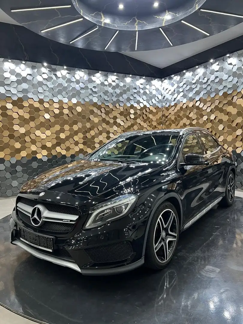 Mercedes-Benz GLA 250 4Matic /AMG-Paket/Pano/Kamera/H&K/ Schwarz - 1