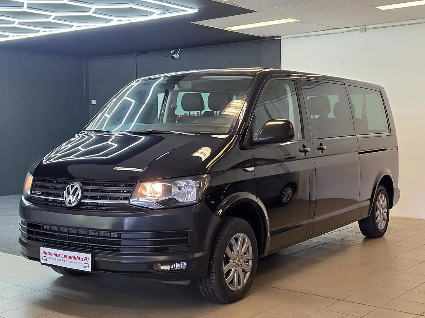 Volkswagen T6 Kombi LR 2,0 TDI 4Motion BMT Schwarz - 1