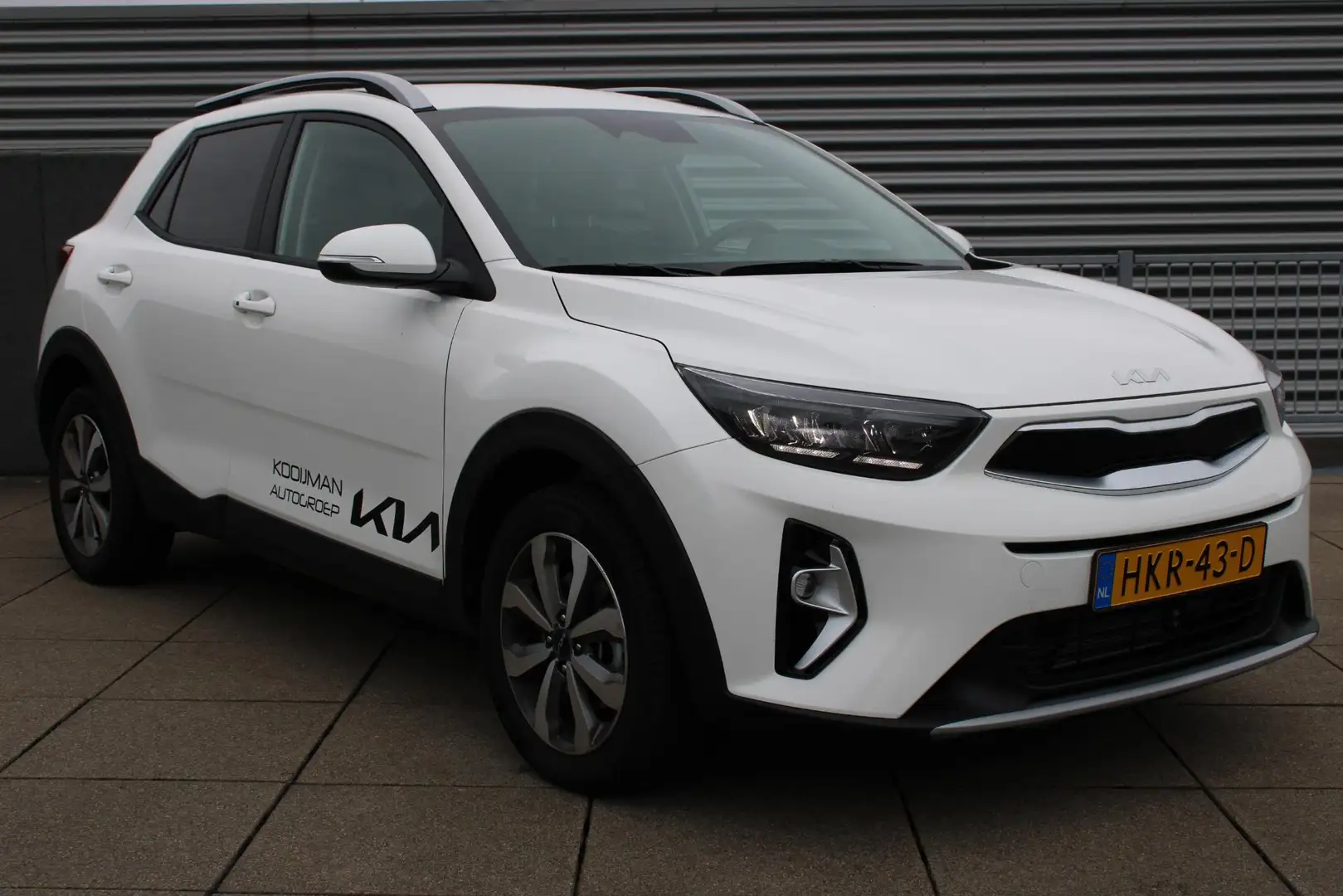 Kia Stonic 1.0 T-GDi MHEV DynamicPlusLine Blanc - 2