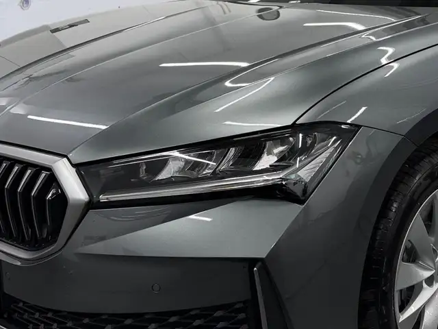 Skoda Superb view 5