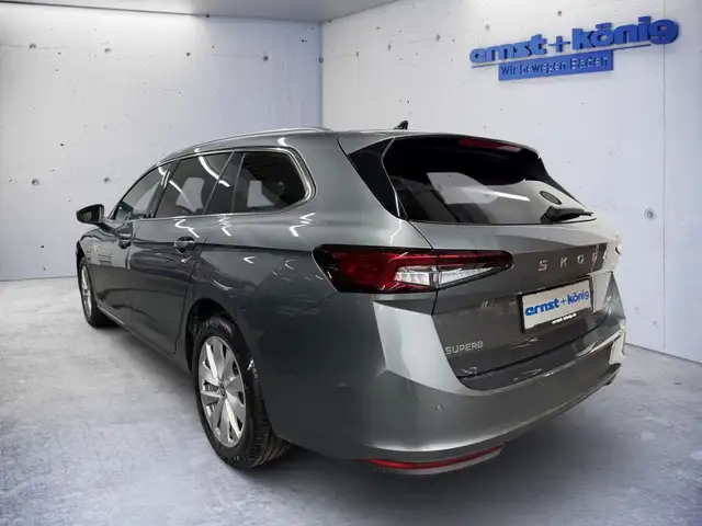 Skoda Superb view 4