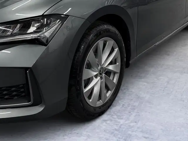 Skoda Superb view 6