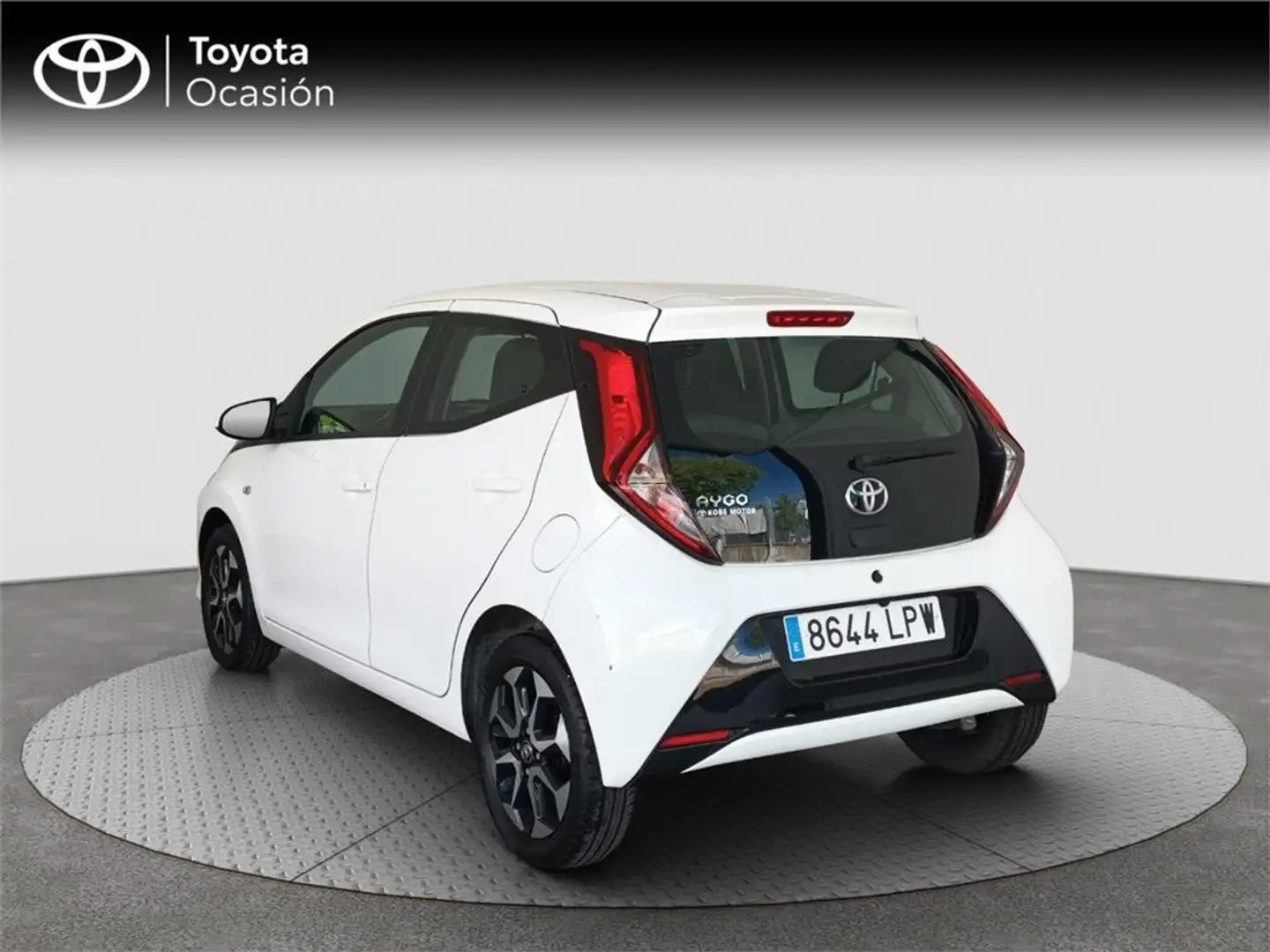 Toyota Aygo 5 Puertas x-play 70 Manual 5v - 2