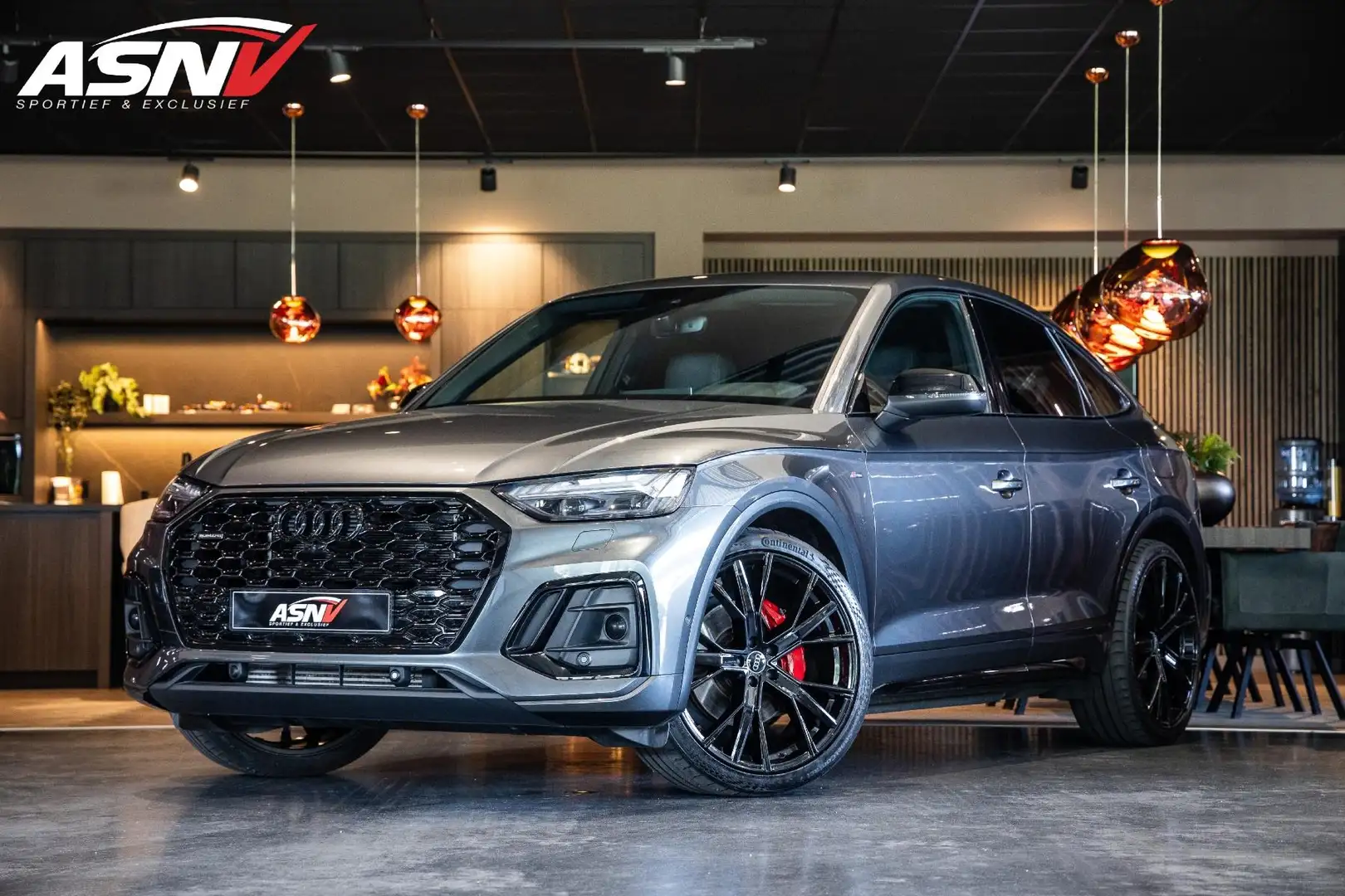 Audi Q5 Sportback 55 TFSI e S edition Competition, 367 PK, Gris - 1