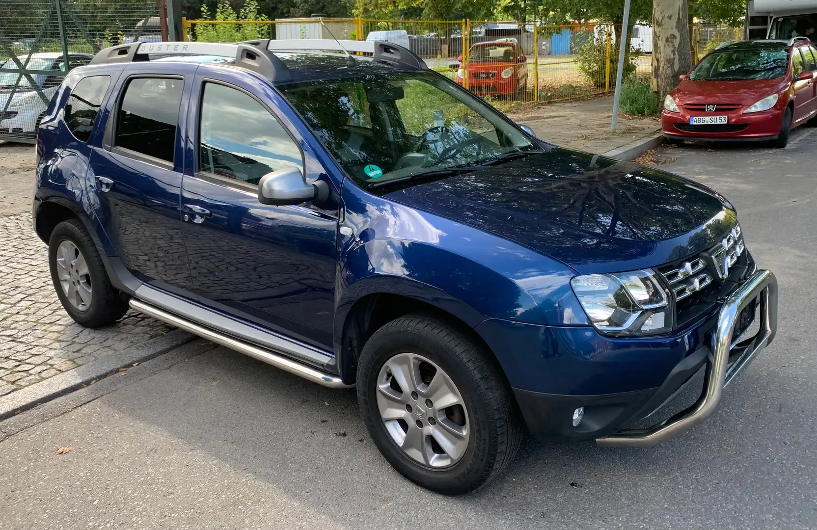 Dacia Duster Laureate 4x2 Top Zustand 1.Hand Bleu - 1