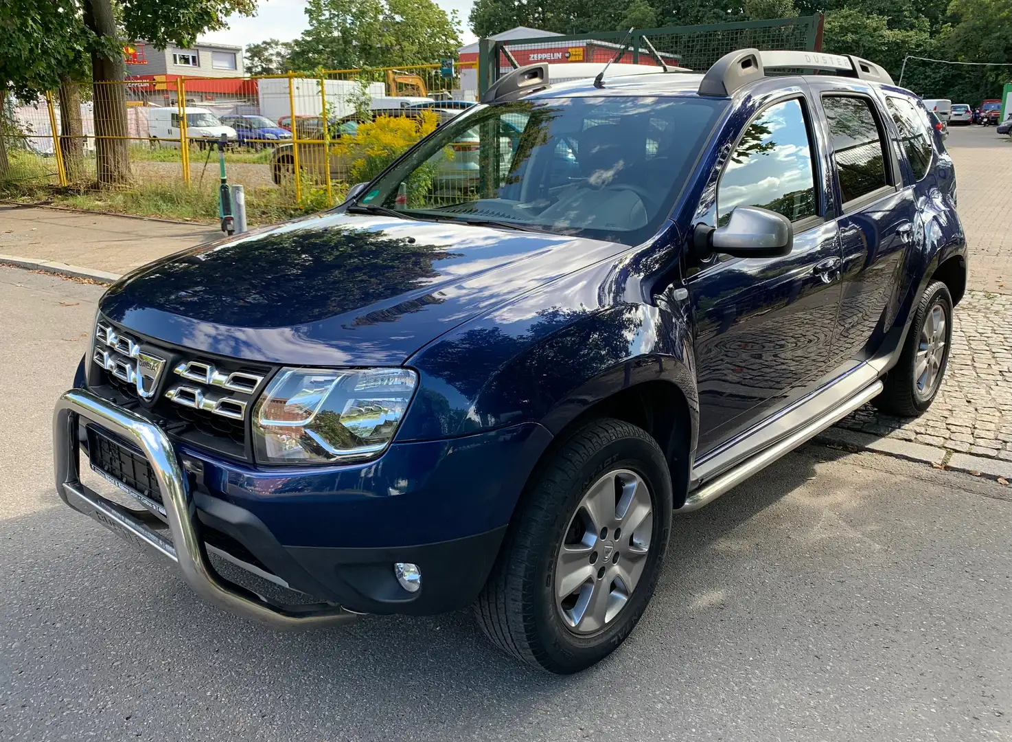 Dacia Duster Laureate 4x2 Top Zustand 1.Hand Bleu - 2