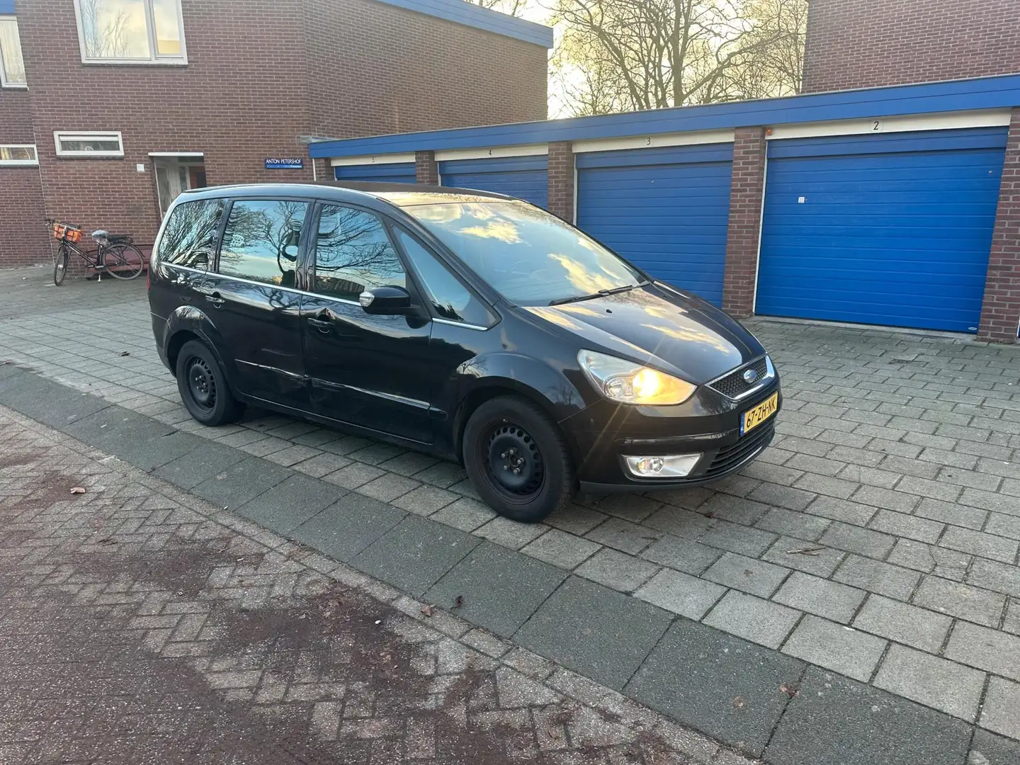 Ford Galaxy 2.0-16V Ghia 7 Pers Airco Cruise NW APK Noir - 1