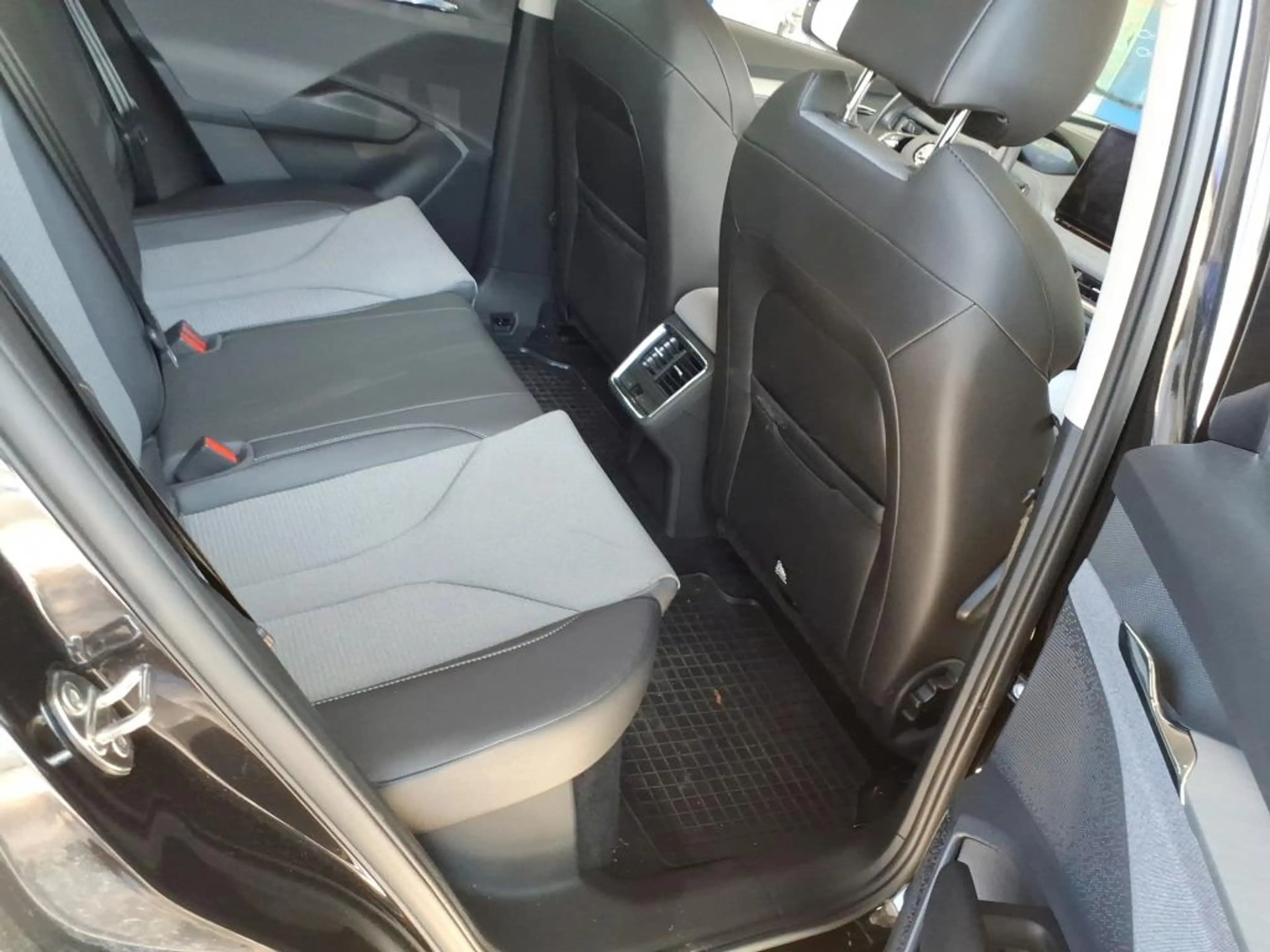 Skoda Enyaq iV 80 LOFT +LED +ACC +RKAM +CARPLAY +NAVI SHZ +19 — photo 8