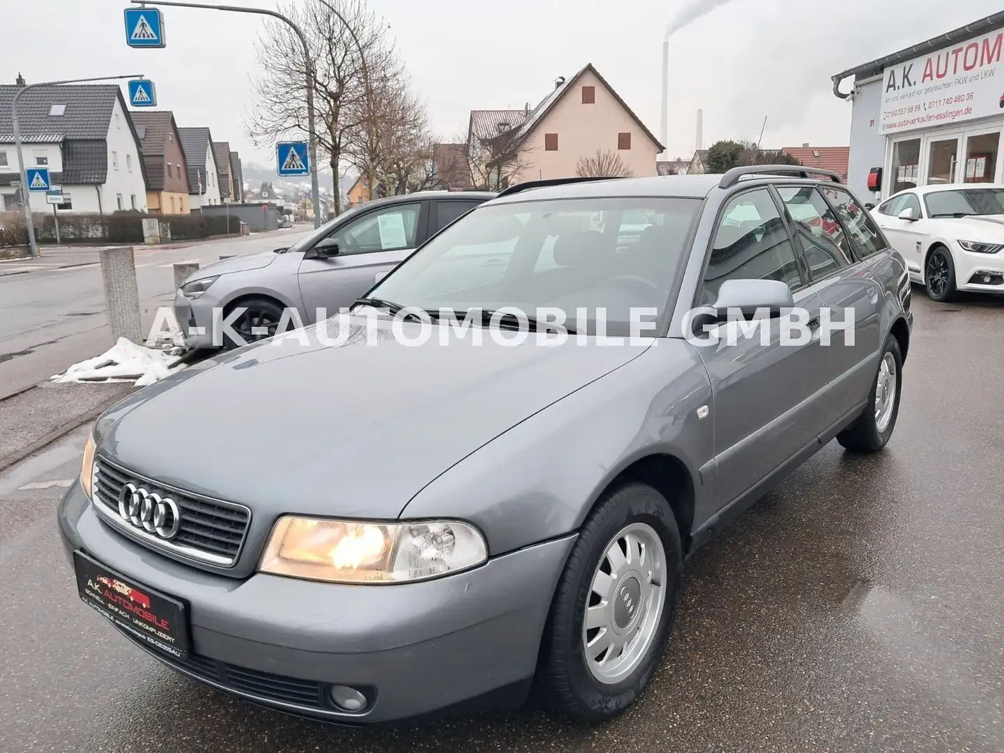 Audi A4 1.8 Avant*KLIMAAUTOMATIK*5/GANG* Grau - 1