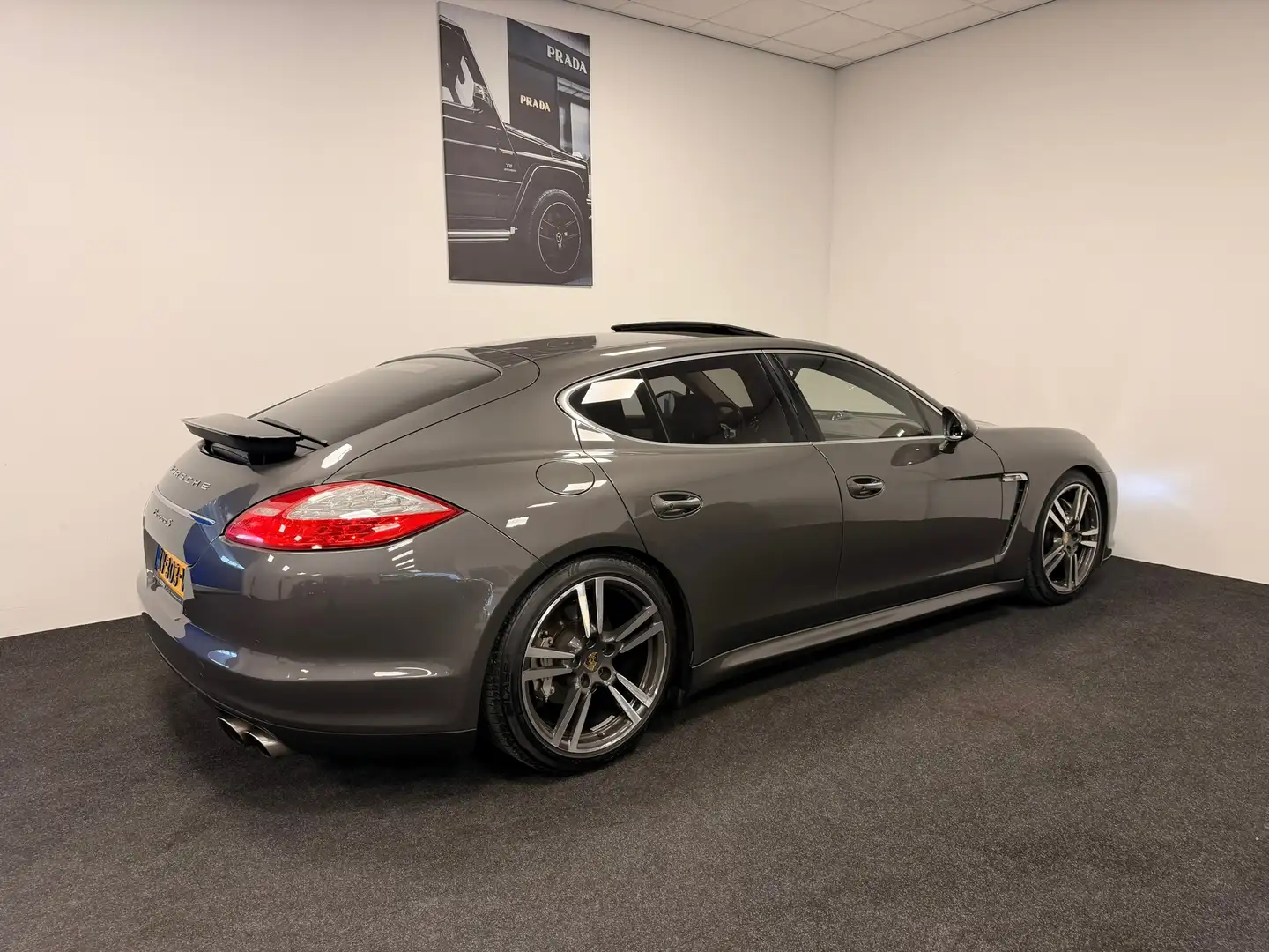 Porsche Panamera 3.0 S Hybrid Grau - 2