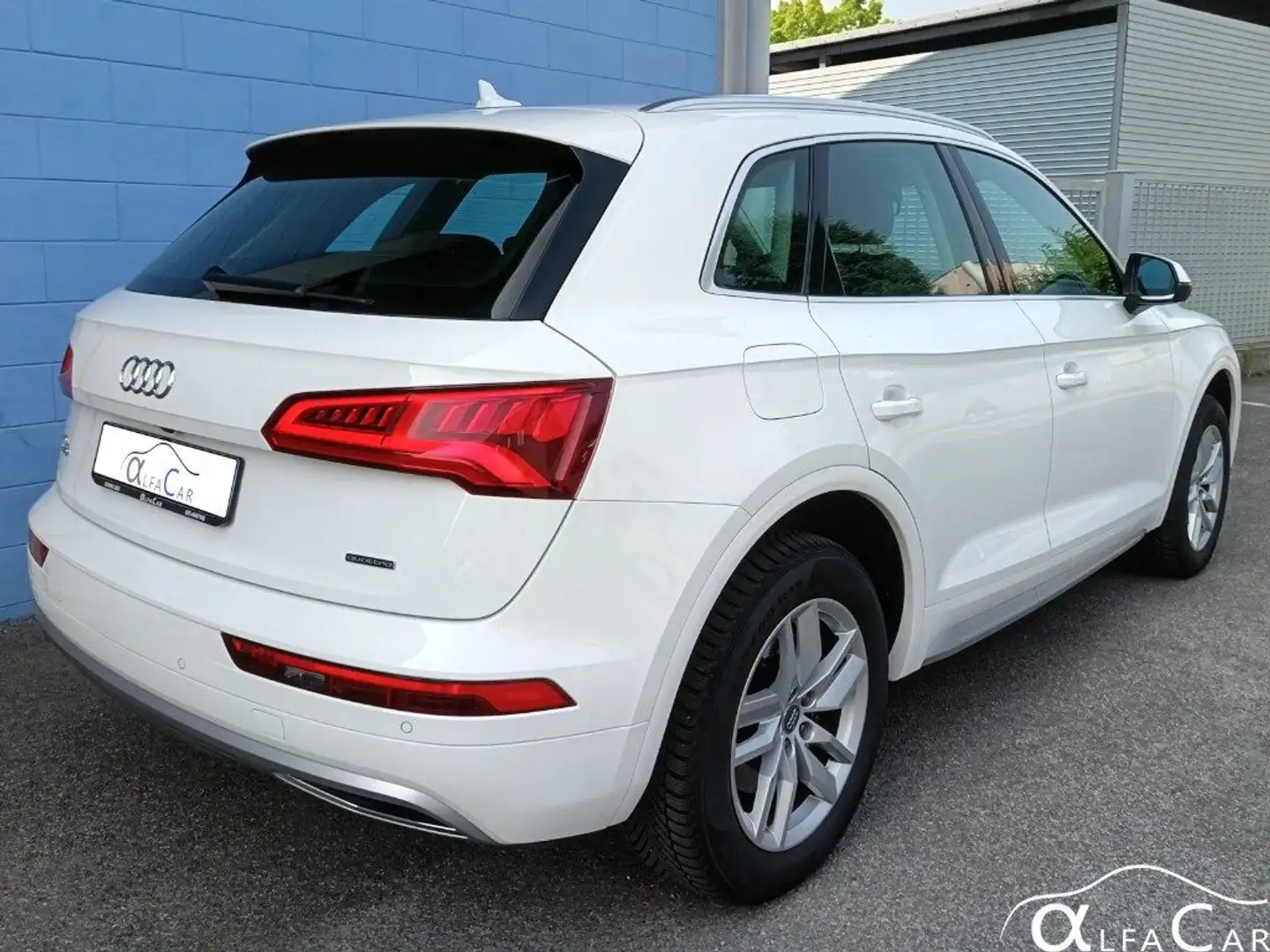 Audi Q5 50 TFSI e quattro PHEV S tronic Business Bianco - 2