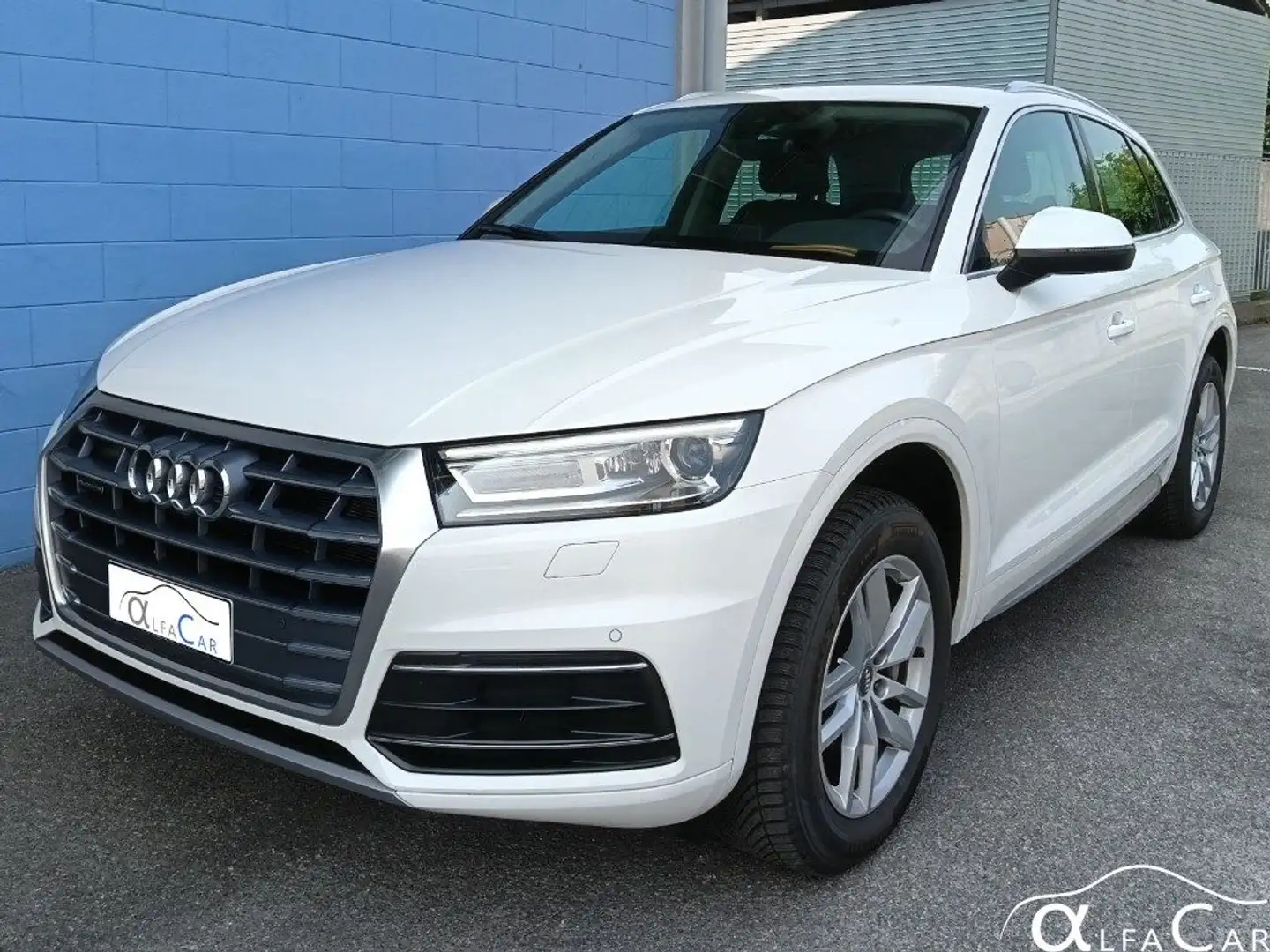 Audi Q5 50 TFSI e quattro PHEV S tronic Business Bianco - 1