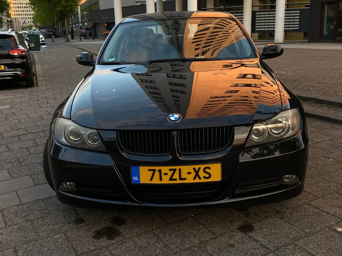 BMW 320 320i Business Line Zwart - 1