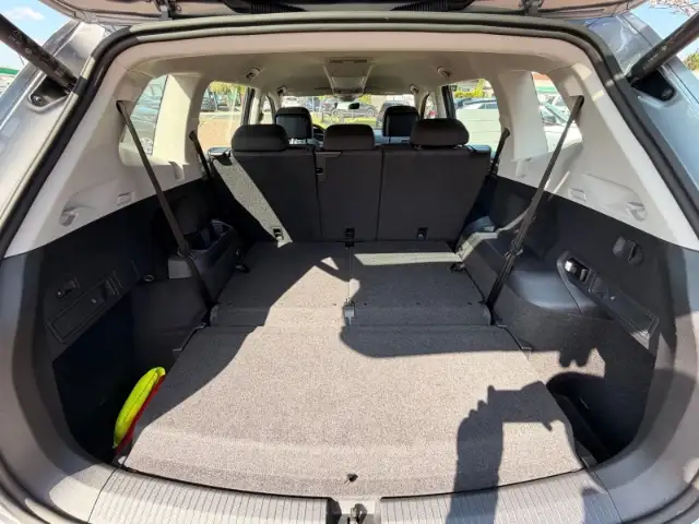 Volkswagen Tiguan Allspace view 19