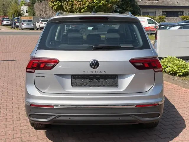 Volkswagen Tiguan Allspace view 5