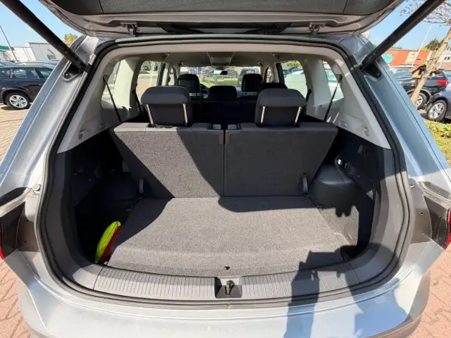 Volkswagen Tiguan Allspace view 18