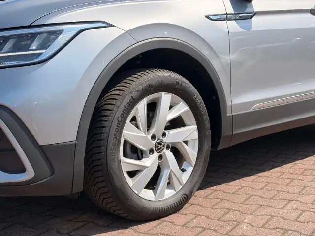 Volkswagen Tiguan Allspace view 7