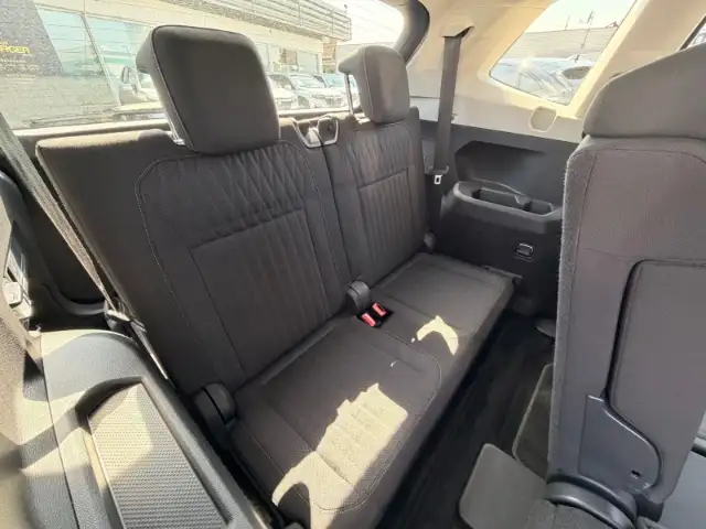 Volkswagen Tiguan Allspace view 16