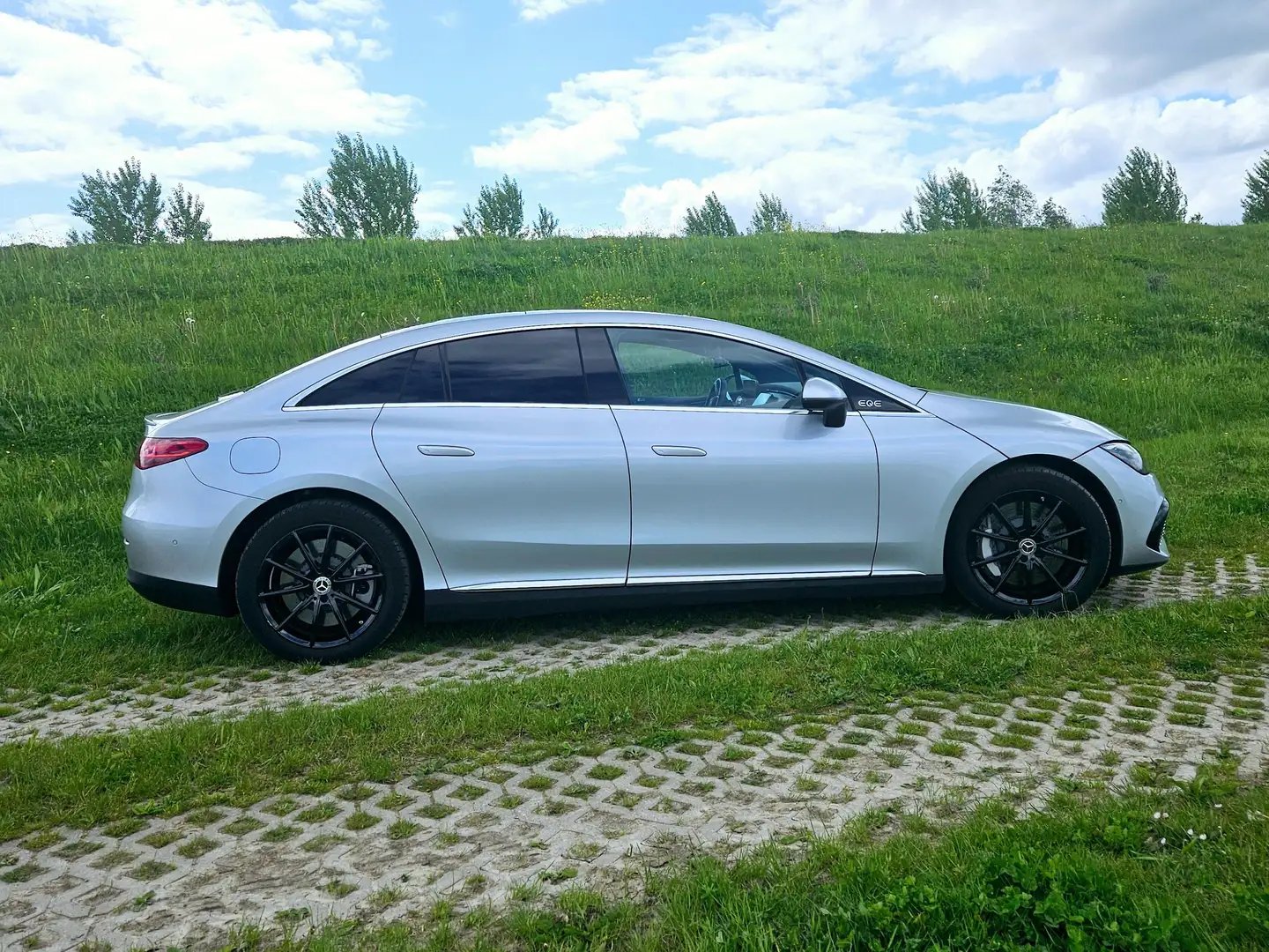Mercedes-Benz EQE 300 EQB 300 Business Line Gris - 2