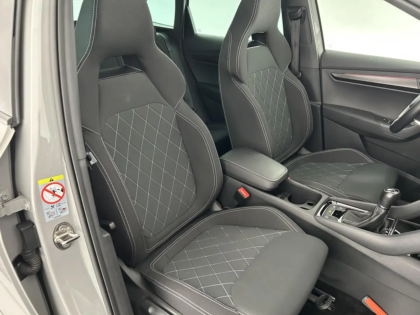 Skoda Karoq 1.5 TSI 150pk ACT Sportline Business Trekhaak Came Grijs - 2