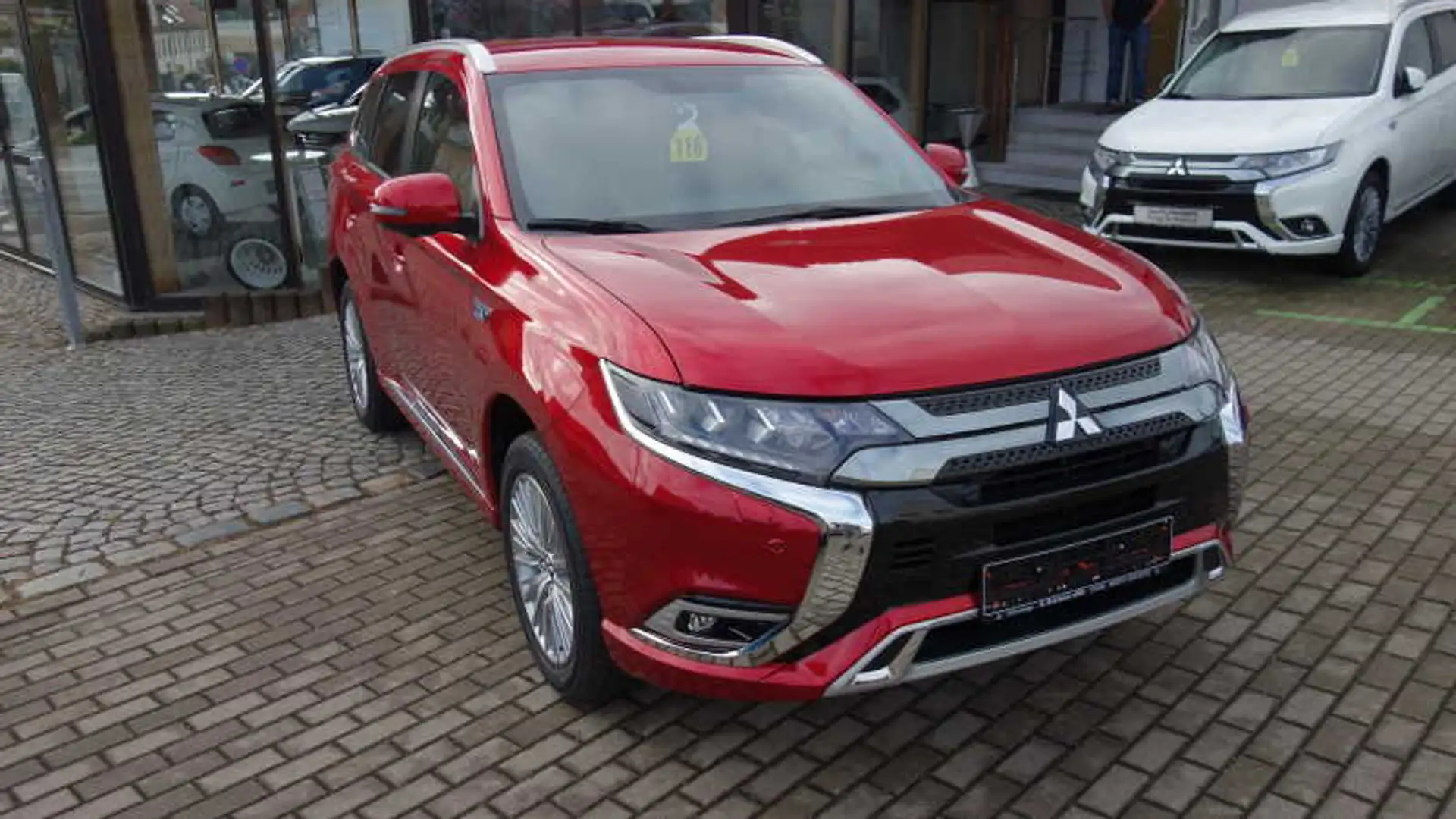 Mitsubishi Outlander PHEV 2.4 TOP Schiebedach,360°Kamera Rot - 2