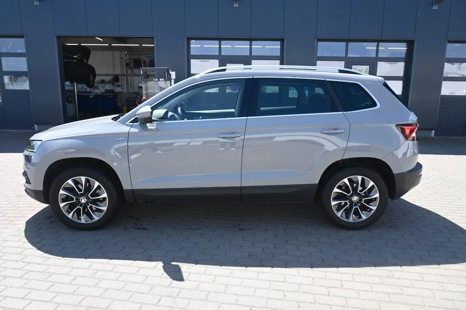 Skoda Karoq 2.0 DSG TSDI Drive 125 4x4*RFK*STDHZG*ACC Gris - 2