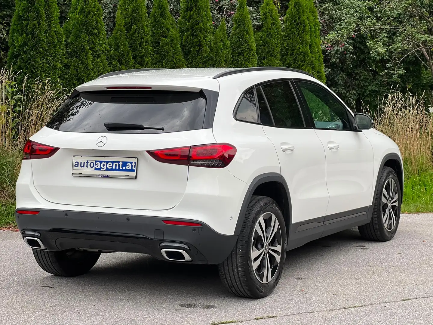 Mercedes-Benz GLA 180 GLA 180 Progessive SHZ NAVI Night Paket Kamera Weiß - 2