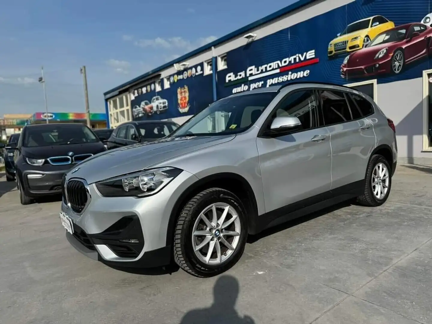 BMW X1 sDrive20i Advantage Gris - 1