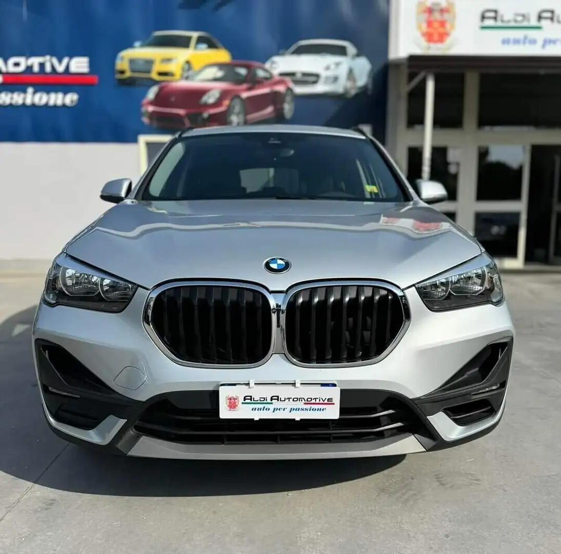 BMW X1 sDrive20i Advantage Gris - 2