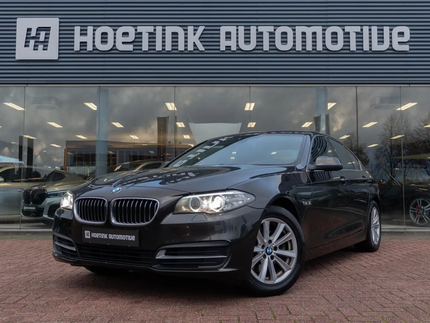 BMW 520 5-serie 520i Executive | Trekhaak | Stoelverwarmin Marrón - 1