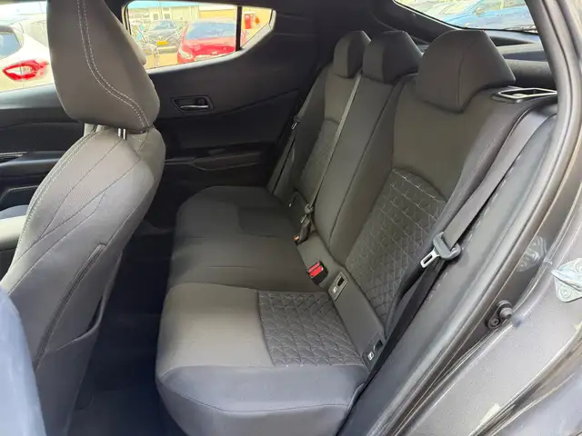 Toyota C-HR view 9