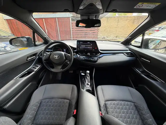 Toyota C-HR view 2