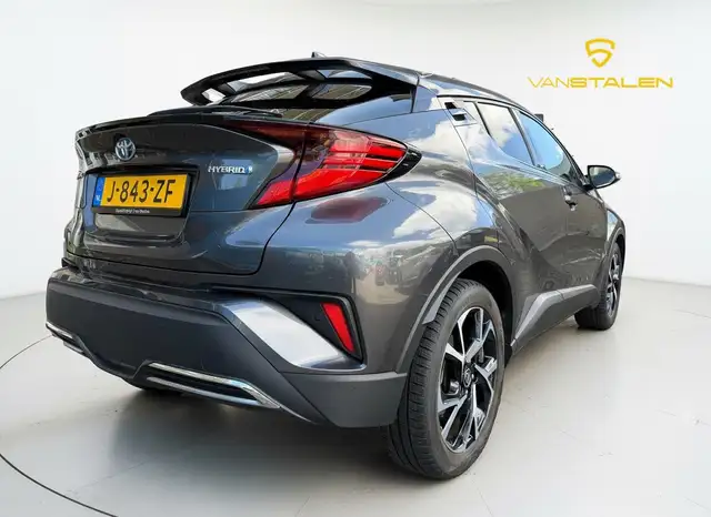 Toyota C-HR view 6