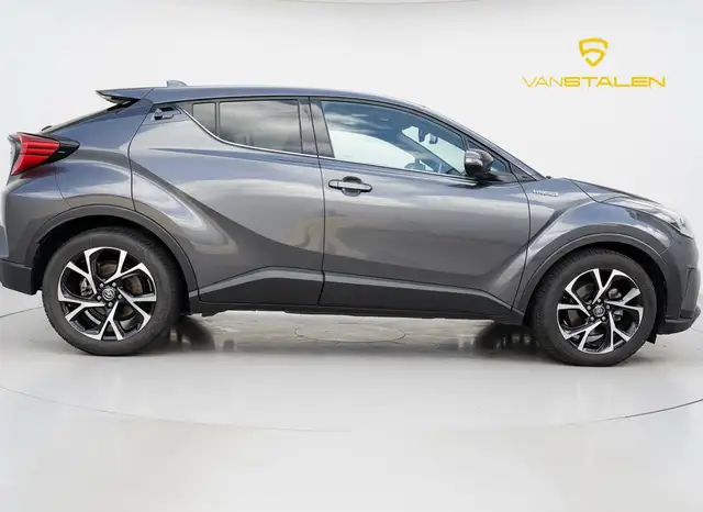 Toyota C-HR view 10