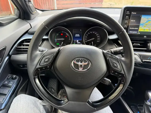 Toyota C-HR view 7