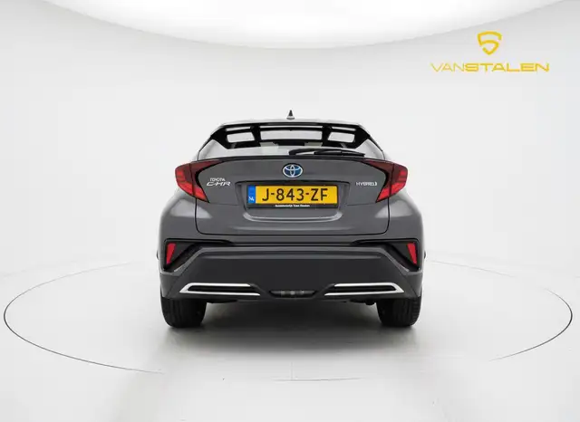 Toyota C-HR view 12