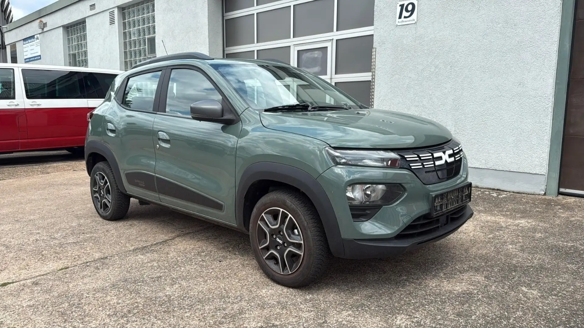 Dacia Spring CCS SCHNELLLADEDOSE Grün - 1
