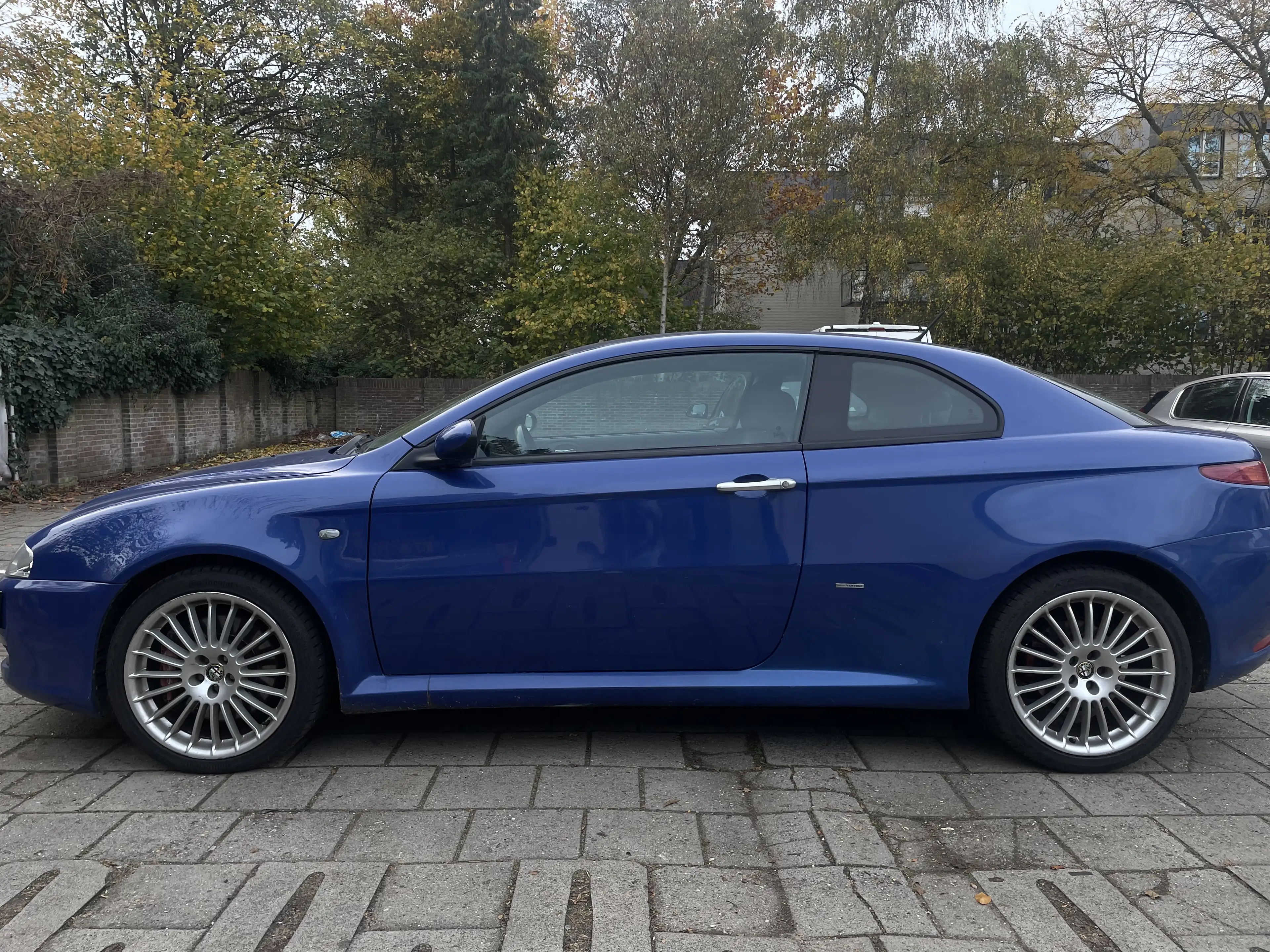Alfa Romeo GT 3.2 V6 Distinctive — photo 8