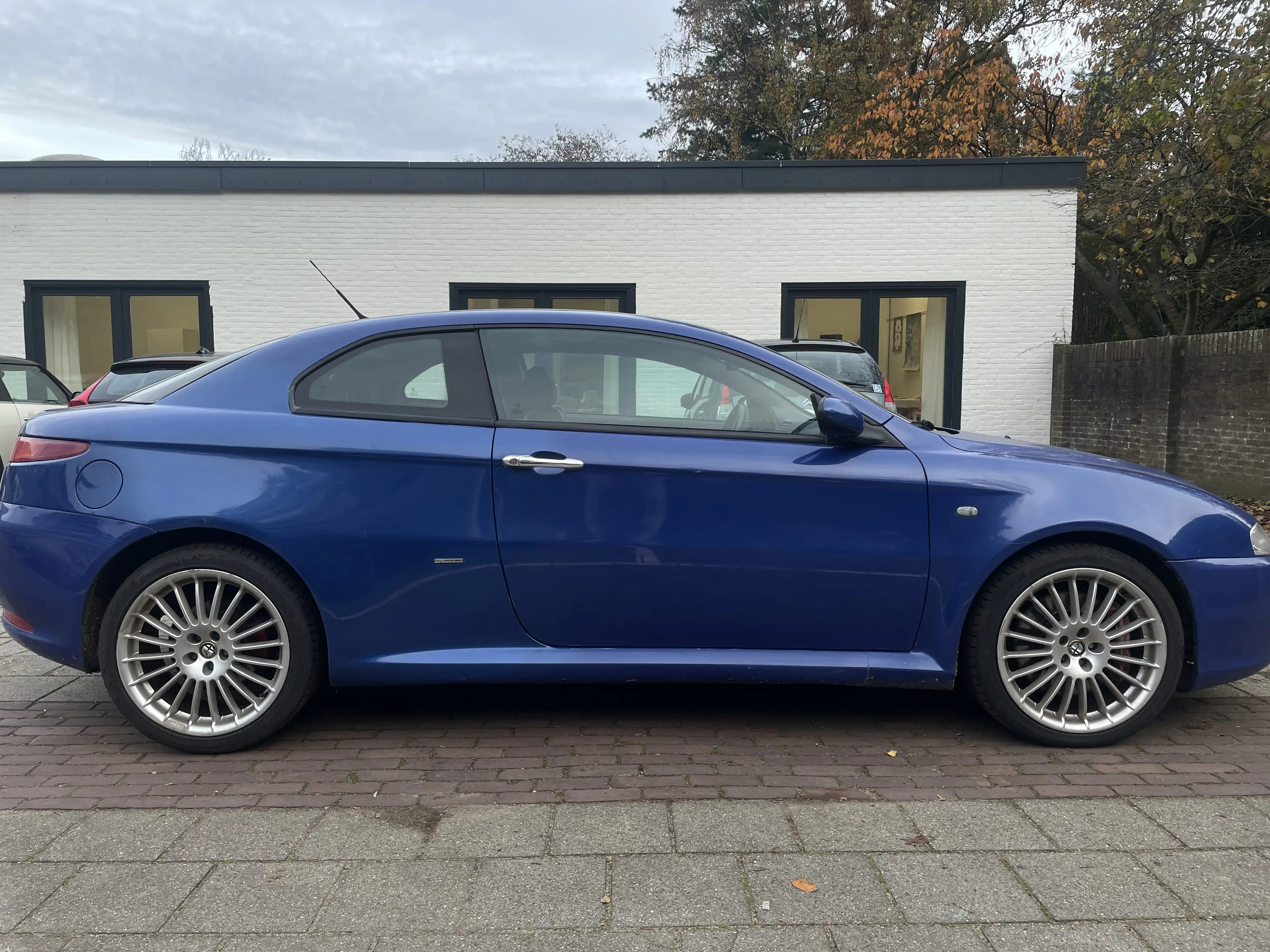 Alfa Romeo GT 3.2 V6 Distinctive — photo 4