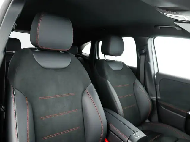 Mercedes-Benz Gla view 12