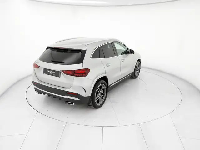 Mercedes-Benz Gla view 3