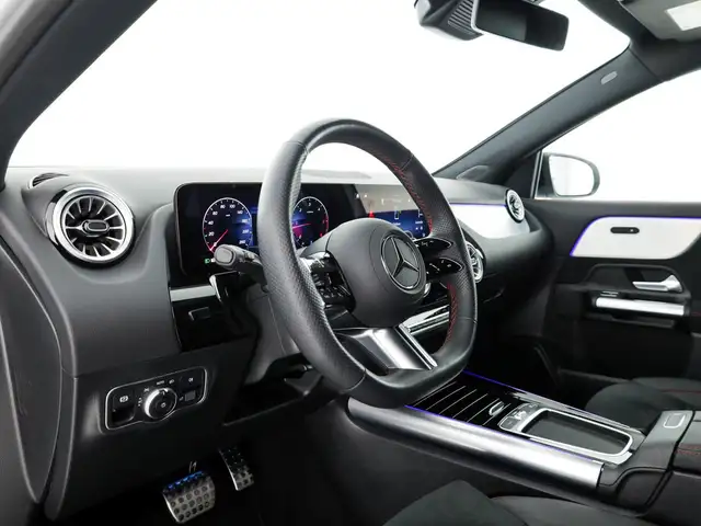 Mercedes-Benz Gla view 11