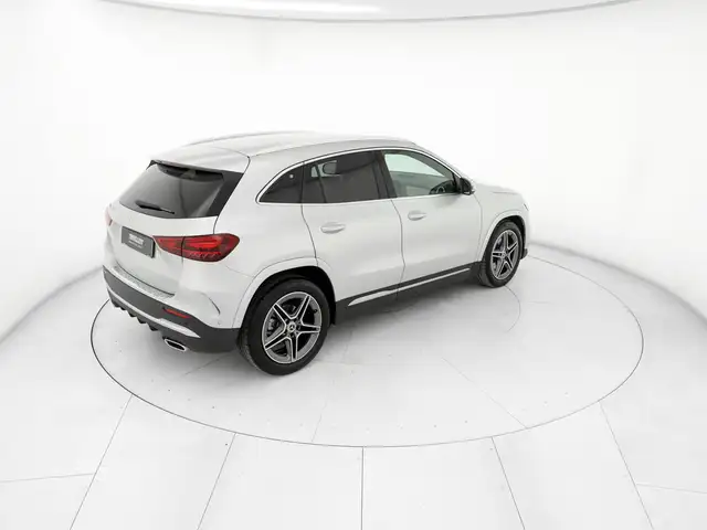Mercedes-Benz Gla view 4