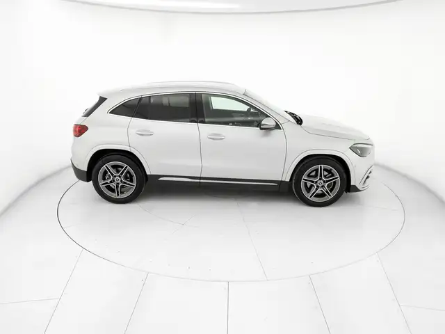 Mercedes-Benz Gla view 5