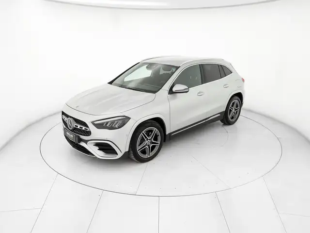 Mercedes-Benz Gla view 2