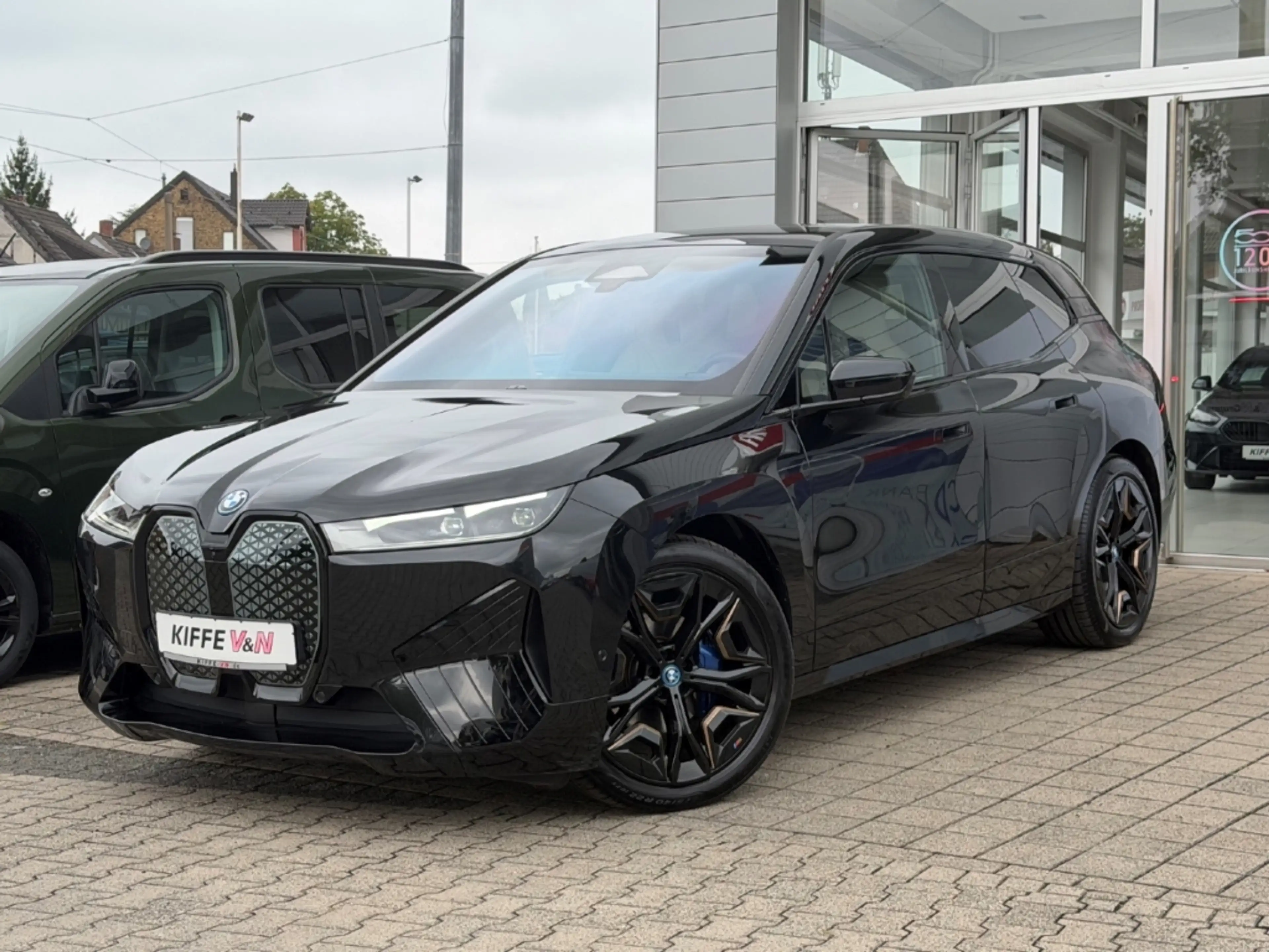 BMW iX xDrive40 SPORTPAKET PANOSKY KLIMASITZ H/K HUD — photo 3
